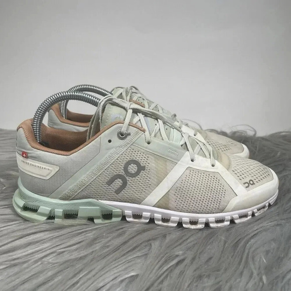 On Running Cloudflow Womens Size 9 Shoes White Green Athletic Running Sneakers - Picture 1 of 10